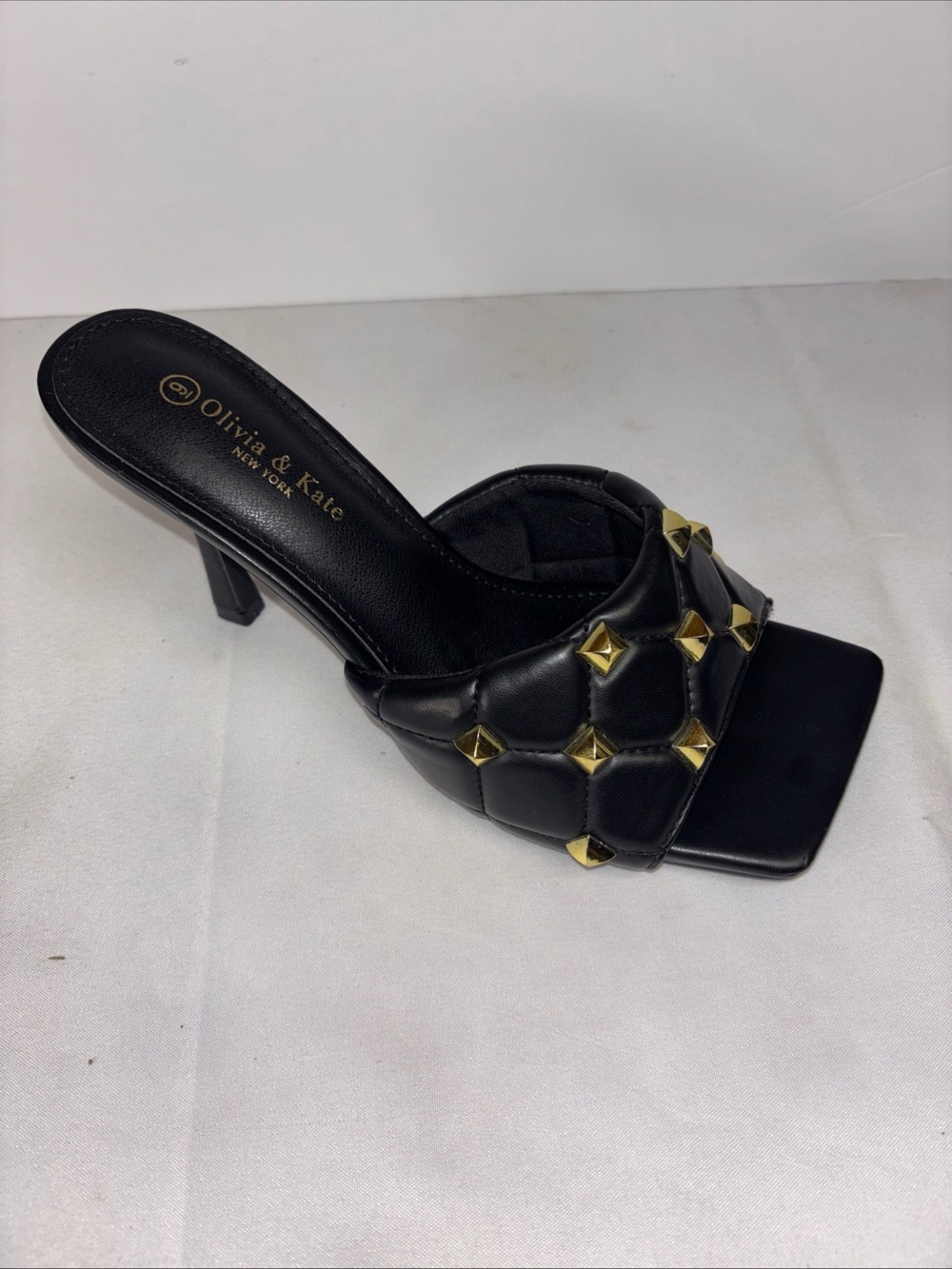 Olivia & Kate New York high-heel stilettos feature a black quilted band size 9M